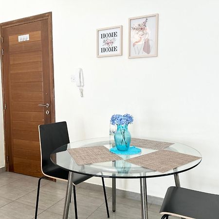 Paphos Sun Julz Apartments On The Beach מראה חיצוני תמונה