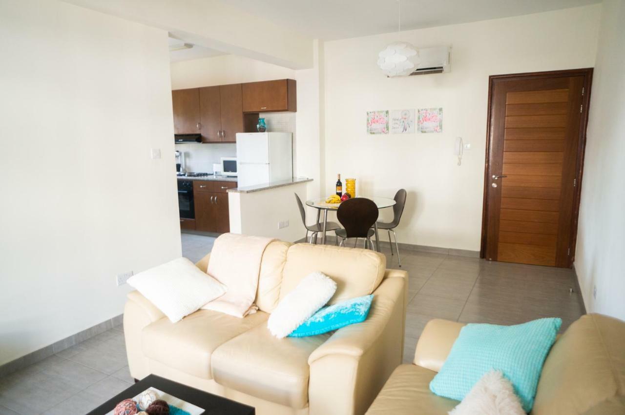 Paphos Sun Julz Apartments On The Beach מראה חיצוני תמונה