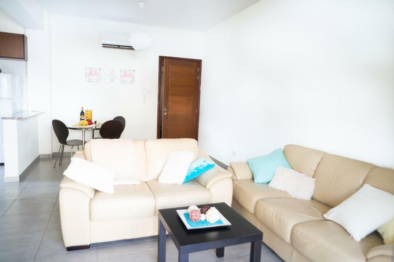 Paphos Sun Julz Apartments On The Beach מראה חיצוני תמונה