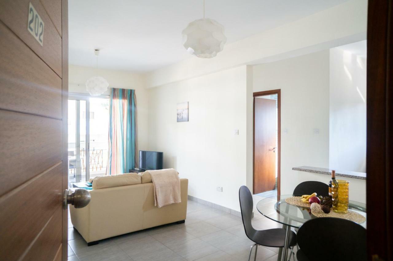 Paphos Sun Julz Apartments On The Beach מראה חיצוני תמונה